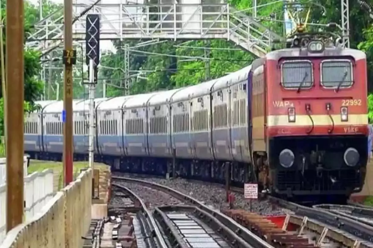 Train Ticket Cancellation Rule: भारतीय रेलवे ने बदले टिकट कैंसिलेशन के नियम, अब समय के हिसाब से तय होगा रिफंड Train Ticket Cancellation Rule: भारतीय रेलवे ने बदले टिकट कैंसिलेशन के नियम, अब समय के हिसाब से तय होगा रिफंड
