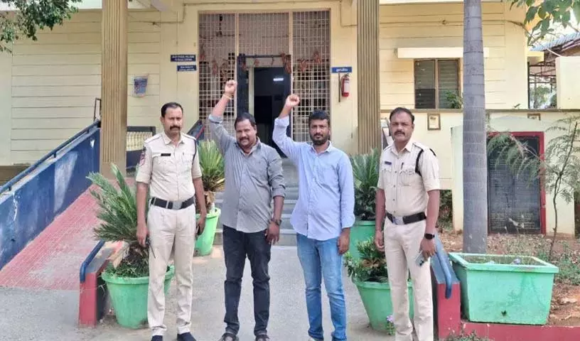 सूर्यापेट में BRS नेताओं की अवैध गिरफ़्तारी सूर्यापेट में BRS नेताओं की अवैध गिरफ़्तारी