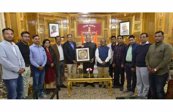 Odisha से पत्रकारों के प्रतिनिधिमंडल ने राज्यपाल कविंदर गुप्ता से मुलाक़ात की Odisha से पत्रकारों के प्रतिनिधिमंडल ने राज्यपाल कविंदर गुप्ता से मुलाक़ात की