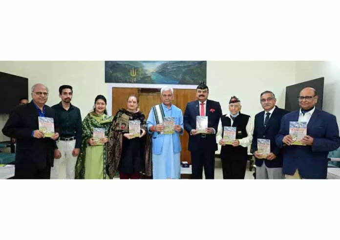 JAMMU: उपराज्यपाल को पुस्तकें भेंट की गईं JAMMU: उपराज्यपाल को पुस्तकें भेंट की गईं
