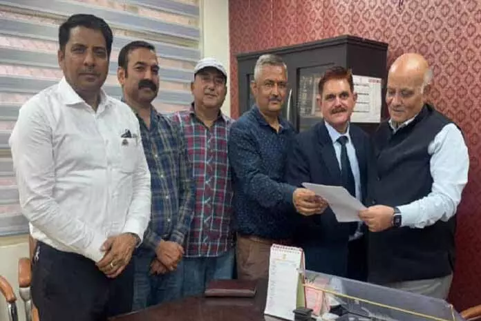 JAMMU: निजी स्कूल एसोसिएशन ने फीस मंज़ूरी के लिए जमा की गई फाइलों के निपटारे की मांग की JAMMU: निजी स्कूल एसोसिएशन ने फीस मंज़ूरी के लिए जमा की गई फाइलों के निपटारे की मांग की