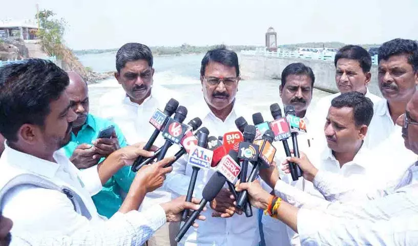 कांग्रेस ने पालमुरु-रंगा रेड्डी परियोजना रद्द करने का श्रेय लिया: Niranjan Reddy कांग्रेस ने पालमुरु-रंगा रेड्डी परियोजना रद्द करने का श्रेय लिया: Niranjan Reddy