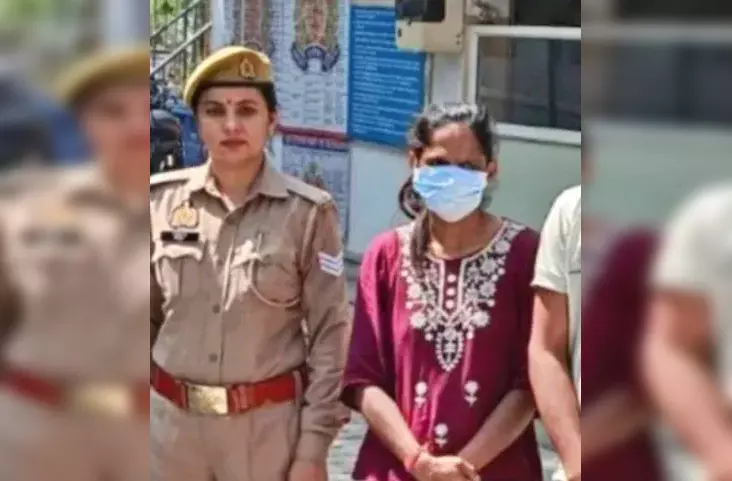 जासूसी के आरोप में गिरफ्तार, ई-रिक्शा चलाने वाली महिला चर्चा में आई...मचा हड़कंप जासूसी के आरोप में गिरफ्तार, ई-रिक्शा चलाने वाली महिला चर्चा में आई...मचा हड़कंप