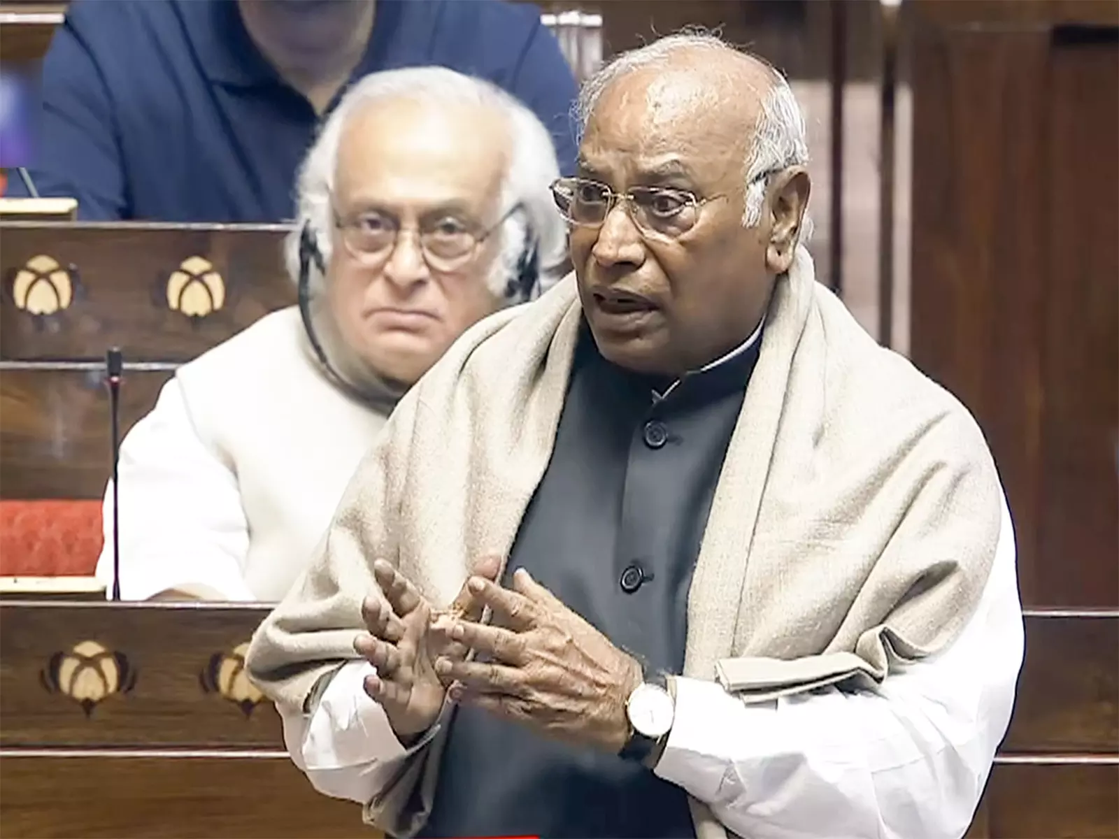 Kharge ने रिजिजू से नारी वंदन अधिनियम संशोधन पर एक सर्वदलीय बैठक बुलाने का आग्रह किया Kharge ने रिजिजू से नारी वंदन अधिनियम संशोधन पर एक सर्वदलीय बैठक बुलाने का आग्रह किया