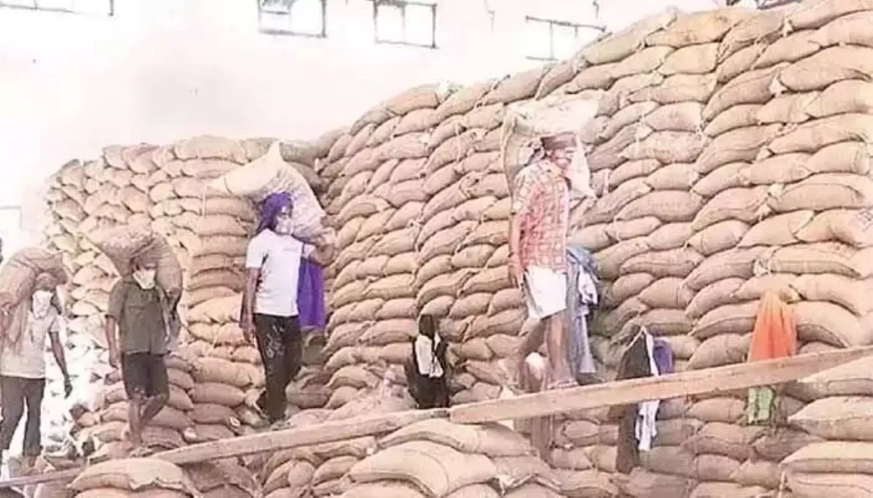 तेलंगाना सिविल सप्लाई विभाग की बड़ी कार्रवाई: मिल मालिकों पर CMR गबन मामले में ज़ब्ती शुरू तेलंगाना सिविल सप्लाई विभाग की बड़ी कार्रवाई: मिल मालिकों पर CMR गबन मामले में ज़ब्ती शुरू