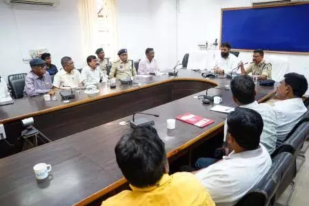 लापरवाही और नियम उल्लंघन पर संबंधित बस ऑपरेटरों के विरुद्ध होगी कार्रवाई: कलेक्टर व्यास लापरवाही और नियम उल्लंघन पर संबंधित बस ऑपरेटरों के विरुद्ध होगी कार्रवाई: कलेक्टर व्यास