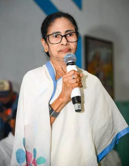 ममता बनर्जी ने 23 सरकारी पदों और समितियों से दिया इस्तीफा ममता बनर्जी ने 23 सरकारी पदों और समितियों से दिया इस्तीफा