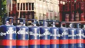 New Delhi: कमर्शियल LPG सप्लाई बढ़ी, उद्योगों को फायदा New Delhi: कमर्शियल LPG सप्लाई बढ़ी, उद्योगों को फायदा