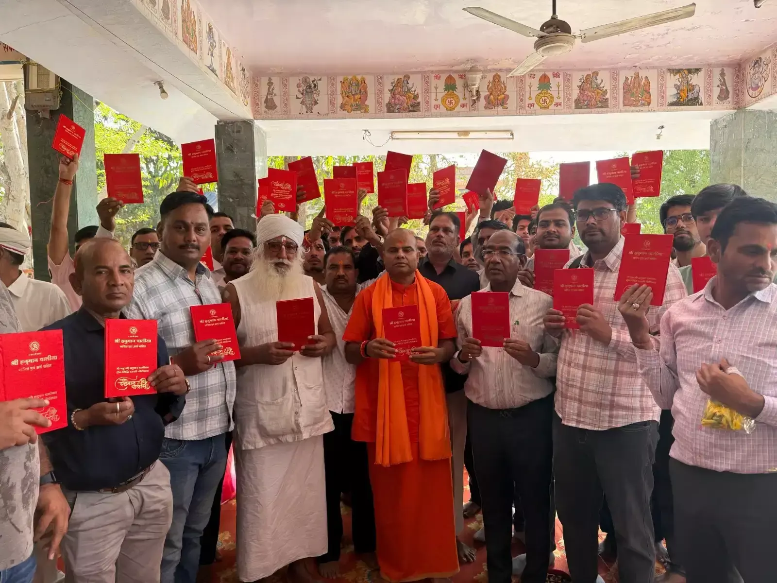 Jaipur: सामूहिक भक्ति कार्यक्रम में उमड़ा भक्तों का सैलाब Jaipur: सामूहिक भक्ति कार्यक्रम में उमड़ा भक्तों का सैलाब
