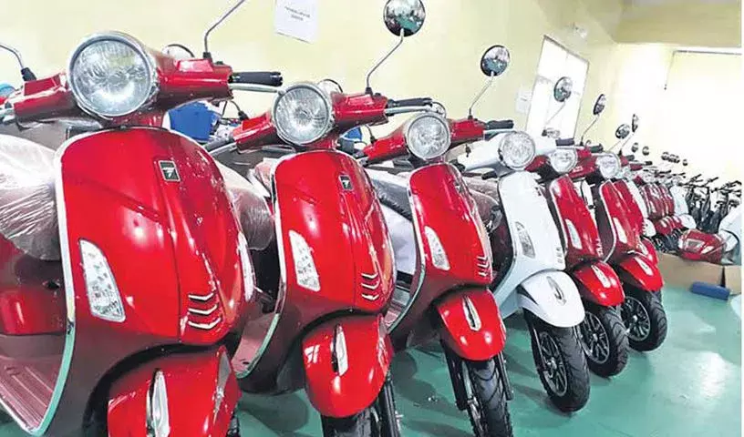 Telangana govt ने कर्मचारियों के लिए EV पर 20% तक की छूट सुनिश्चित की Telangana govt ने कर्मचारियों के लिए EV पर 20% तक की छूट सुनिश्चित की