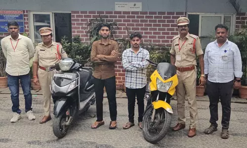Telangana सचिवालय के पास बाइक स्टंट करने के आरोप में दो लोग गिरफ्तार