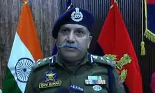 राष्ट्र-विरोधी तत्वों पर लगाम के लिए सीमावर्ती क्षेत्रों में निगरानी बढ़ाने का DIG JSK का निर्देश राष्ट्र-विरोधी तत्वों पर लगाम के लिए सीमावर्ती क्षेत्रों में निगरानी बढ़ाने का DIG JSK का निर्देश