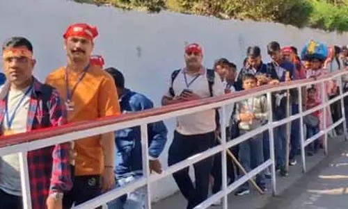 नवरात्रि के सातवें दिन देशभर से कटरा पहुंचे श्रद्धालु, वैष्णो देवी यात्रा के लिए दिखा खास उत्साह नवरात्रि के सातवें दिन देशभर से कटरा पहुंचे श्रद्धालु, वैष्णो देवी यात्रा के लिए दिखा खास उत्साह