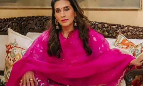 सुनीता कपूर के जन्मदिन पर भावुक हुईं बेटी सोनम, फराह खान ने भी लुटाया प्यार सुनीता कपूर के जन्मदिन पर भावुक हुईं बेटी सोनम, फराह खान ने भी लुटाया प्यार