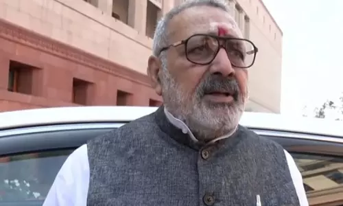 गिरिराज सिंह का असदुद्दीन ओवैसी पर तंज
