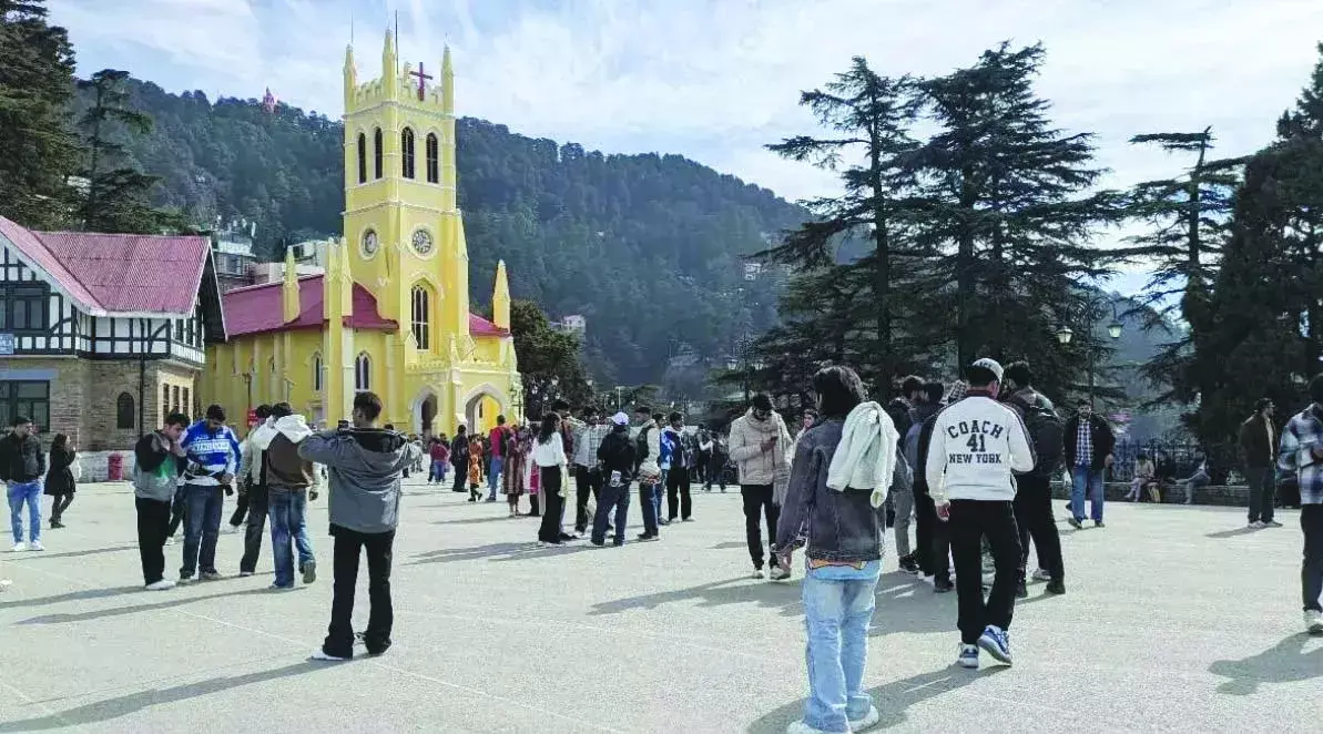 Shimla: हिमाचल में तेज हवाओं और बारिश की संभावना Shimla: हिमाचल में तेज हवाओं और बारिश की संभावना