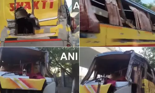 New Delhi: करोल बाग में स्लीपर बस पलटी, 2 की मौत