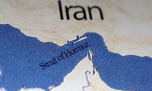 Iran ने गैर-शत्रुतापूर्ण जहाज़ों को होर्मुज़ जलडमरूमध्य से सुरक्षित मार्ग की अनुमति देने की संभावना जताई