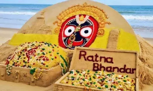 ऐतिहासिक Ratna Bhandar की सूची शुरू होने पर सुदर्शन पटनायक ने शानदार रेत कला साझा की ऐतिहासिक Ratna Bhandar की सूची शुरू होने पर सुदर्शन पटनायक ने शानदार रेत कला साझा की