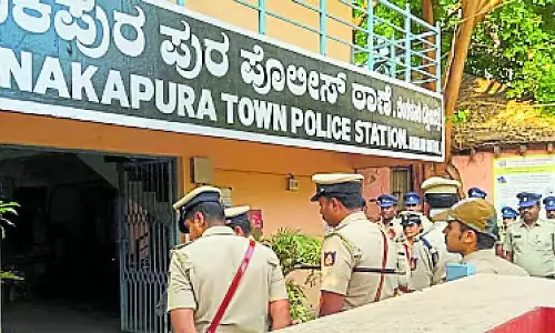 Karnataka : सेंट्रल ज़ोन के IGP ने पुलिस थानों का दौरा किया Karnataka : सेंट्रल ज़ोन के IGP ने पुलिस थानों का दौरा किया