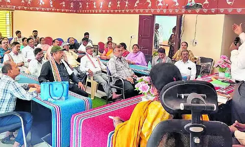 Andhra के अधिकारियों की एक टीम ने एडेयूर ग्राम पंचायत का दौरा किया Andhra के अधिकारियों की एक टीम ने एडेयूर ग्राम पंचायत का दौरा किया