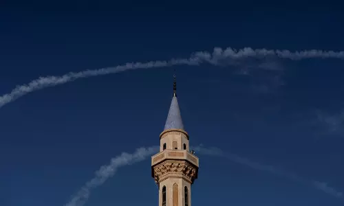 इज़राइल का कहना है कि ईरान द्वारा दागी गई मिसाइल Beirut में गिरी इज़राइल का कहना है कि ईरान द्वारा दागी गई मिसाइल Beirut में गिरी