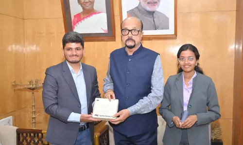 राज्यपाल डेका से यूनीसेफ के इमेजिन वेंचर के प्रथम भारतीय पुरस्कार विजेता ने की भेंट