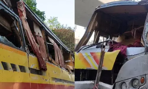 Delhi के करोल बाग में डबल डेकर बस पलटी, 2 की मौत, कई की हालत गंभीर Delhi के करोल बाग में डबल डेकर बस पलटी, 2 की मौत, कई की हालत गंभीर