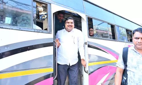 शिक्षा मंत्री ने यात्री बस में किया सफर, बेमेतरा से दुर्ग लौटे