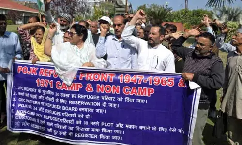 PoJK के विस्थापितों का विरोध प्रदर्शन, पूर्ण पैकेज और 12 विधानसभा सीटों की मांग PoJK के विस्थापितों का विरोध प्रदर्शन, पूर्ण पैकेज और 12 विधानसभा सीटों की मांग