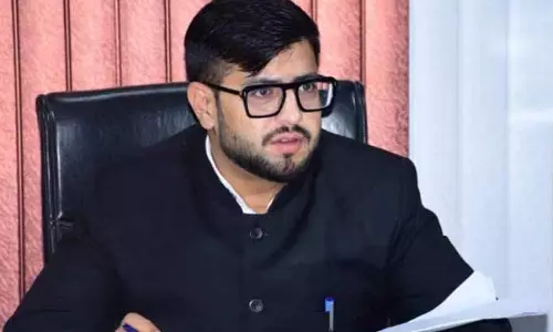 Rajouri DC ने आगामी जनजातीय लोक उत्सव की तैयारियों की समीक्षा की Rajouri DC ने आगामी जनजातीय लोक उत्सव की तैयारियों की समीक्षा की