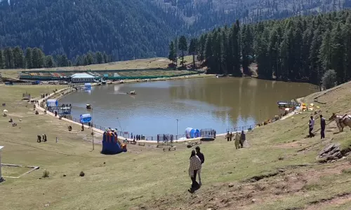 JK: पटनीटॉप-सनासर रोड से बर्फ हटने के बाद टूरिस्ट सनासर वैली घूमने आए JK: पटनीटॉप-सनासर रोड से बर्फ हटने के बाद टूरिस्ट सनासर वैली घूमने आए