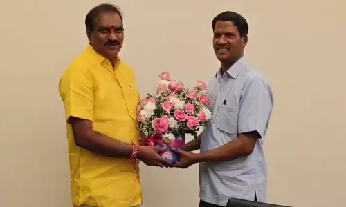 TDP मंत्री निम्मला राम नायडू ने जल शक्ति मंत्रालय के सचिव से मुलाकात की TDP मंत्री निम्मला राम नायडू ने जल शक्ति मंत्रालय के सचिव से मुलाकात की