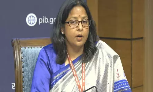पेट्रोलियम मंत्रालय ने कहा, घरेलू PNG सप्लाई अभी प्राथमिकता, डीजल, पेट्रोल की कोई कमी नहीं पेट्रोलियम मंत्रालय ने कहा, घरेलू PNG सप्लाई अभी प्राथमिकता, डीजल, पेट्रोल की कोई कमी नहीं