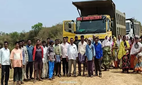 Guttakinandagumpu में ग्रामीणों ने मिट्टी की खुदाई रोकी Guttakinandagumpu में ग्रामीणों ने मिट्टी की खुदाई रोकी