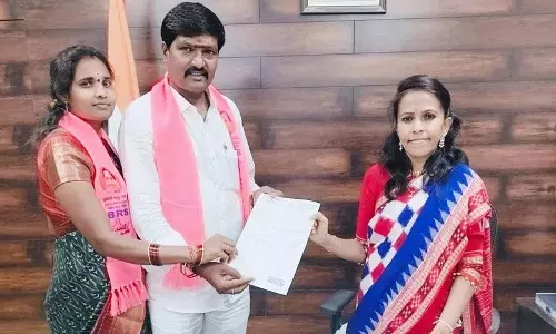 BRS पार्षदों ने सफाई विभाग की सफाई के लिए शिकायत की BRS पार्षदों ने सफाई विभाग की सफाई के लिए शिकायत की