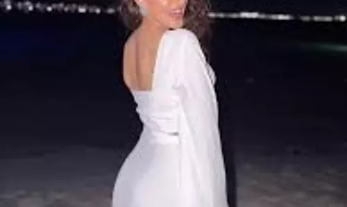 Pragya Jaiswal का ऑल-व्हाइट ग्लैम लुक Pragya Jaiswal का ऑल-व्हाइट ग्लैम लुक