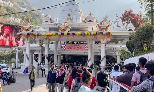 Navratri के दौरान वैष्णो देवी में भक्तों की भीड़ जारी