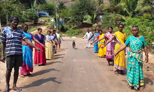 Anakapalle जिला में सड़क बनी, अब बस सेवा की मांग तेज Anakapalle जिला में सड़क बनी, अब बस सेवा की मांग तेज