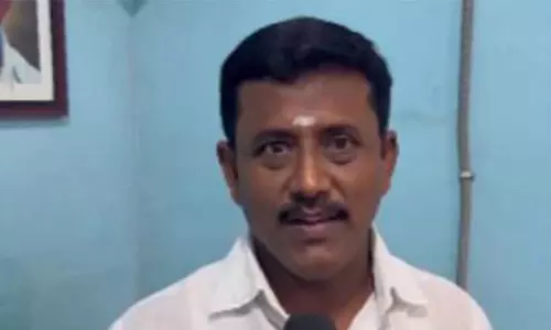 तमिलनाडु के इनोवेटर ने रात के कैंपेन के लिए पार्टी सिंबल वाली रिचार्जेबल LED लाइट बनाईं तमिलनाडु के इनोवेटर ने रात के कैंपेन के लिए पार्टी सिंबल वाली रिचार्जेबल LED लाइट बनाईं