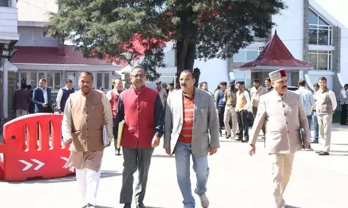 हिमाचल बजट सत्र, BJP और कांग्रेस के बीच आरोप-प्रत्यारोप से RDG पर छिड़ी जंग हिमाचल बजट सत्र, BJP और कांग्रेस के बीच आरोप-प्रत्यारोप से RDG पर छिड़ी जंग