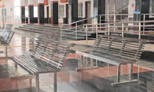 Odisha: परलाखेमुंडी स्टेशन का कायाकल्प, हवाई अड्डे जैसी सुविधाओं से यात्री खुश Odisha: परलाखेमुंडी स्टेशन का कायाकल्प, हवाई अड्डे जैसी सुविधाओं से यात्री खुश