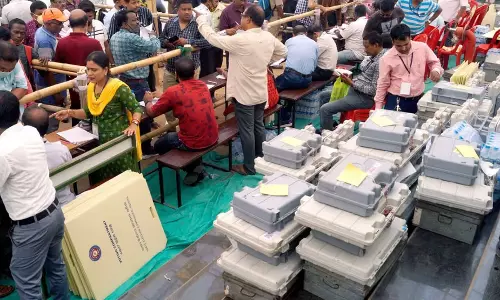 India निर्वाचन आयोग ने चुनाव ड्यूटी कर्मचारियों की सैलरी बढ़ाई India निर्वाचन आयोग ने चुनाव ड्यूटी कर्मचारियों की सैलरी बढ़ाई