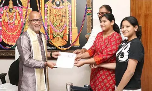 दो भक्तों ने भगवान Venkateswara Swamy को 21 लाख रुपये दान किए दो भक्तों ने भगवान Venkateswara Swamy को 21 लाख रुपये दान किए