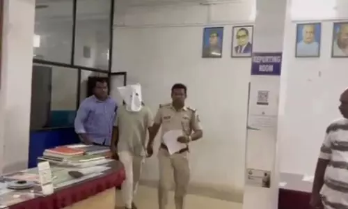 South Goa: 30 लड़कियों के शोषण के मामले में BJP पार्षद का बेटा गिरफ्तार South Goa: 30 लड़कियों के शोषण के मामले में BJP पार्षद का बेटा गिरफ्तार