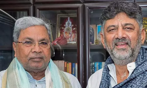 Karnataka govt ने रेवेन्यू की कमी के बीच कमेटियों की सैलरी पर करोड़ों खर्च किए Karnataka govt ने रेवेन्यू की कमी के बीच कमेटियों की सैलरी पर करोड़ों खर्च किए