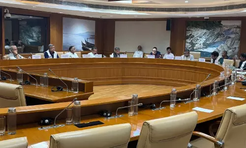 Lok Sabha प्रिविलेज कमेटी की पहली बैठक आज हुई