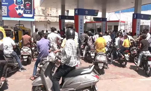 Madhya Pradesh में फ्यूल की कोई कमी नहीं, अधिकारियों ने लोगों से पैनिक बाइंग से बचने की अपील की