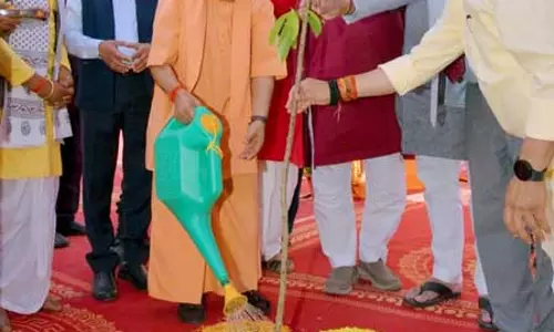 सीएम योगी ने एमएमएमयूटी में गर्ल्स हॉस्टल का भूमि पूजन और शिलान्यास किया सीएम योगी ने एमएमएमयूटी में गर्ल्स हॉस्टल का भूमि पूजन और शिलान्यास किया