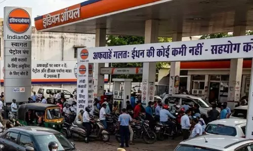 भारत में पेट्रोल-डीजल अफवाहें, पंपों पर लगी लंबी कतारें भारत में पेट्रोल-डीजल अफवाहें, पंपों पर लगी लंबी कतारें